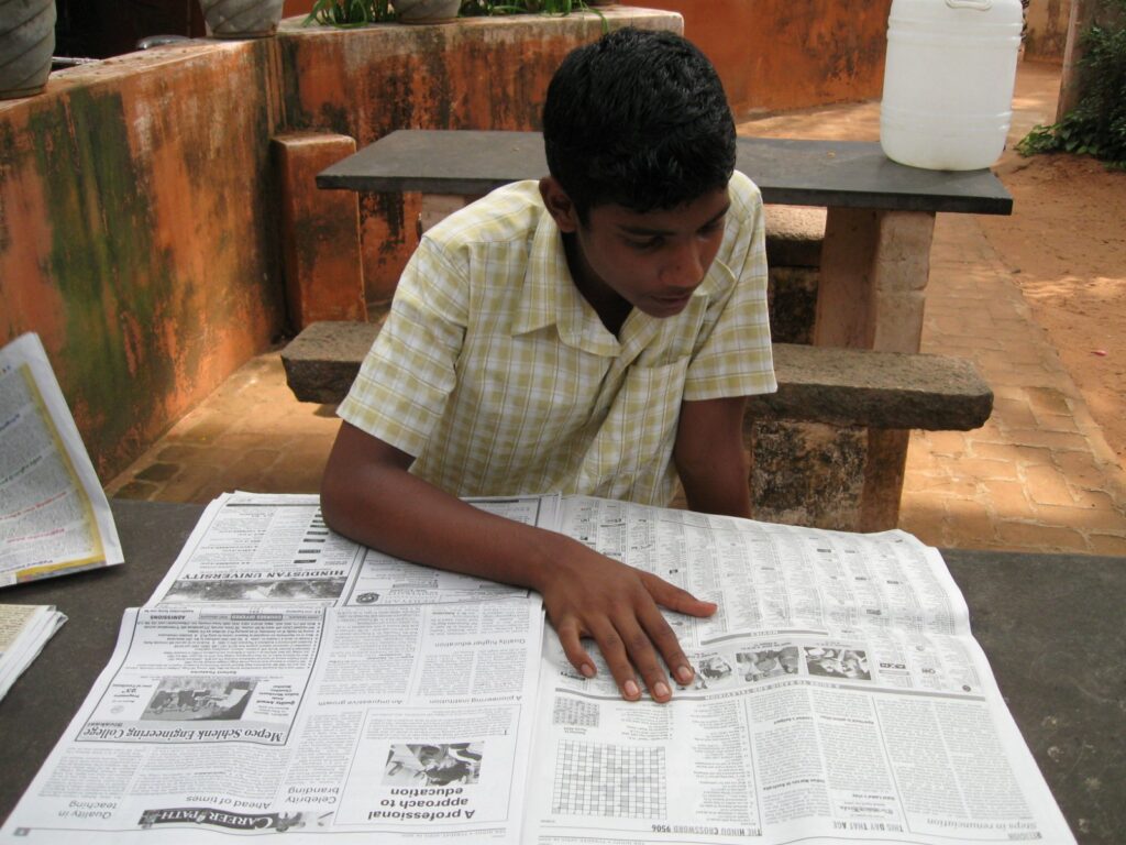 News is essential to every adult’s daily information intake, keeping us informed about the world around us. Adults often consume the news through newspapers, television, social media, etc. But have you ever wondered if children should also be reading the news? If yes, when should the child start reading the news?